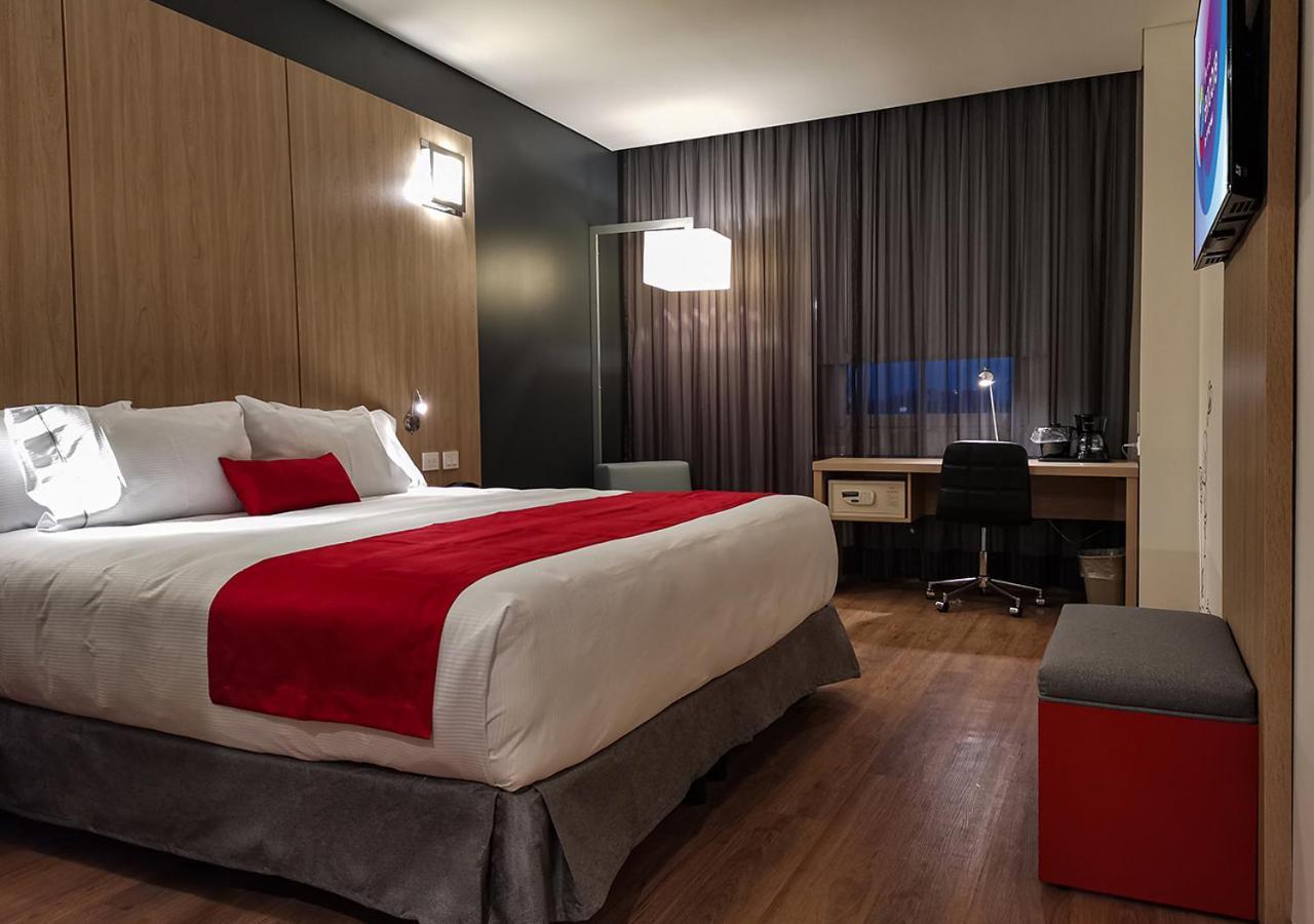 Ramada Encore by Wyndham Guadalajara Aeropuerto Las Pintas Bagian luar foto