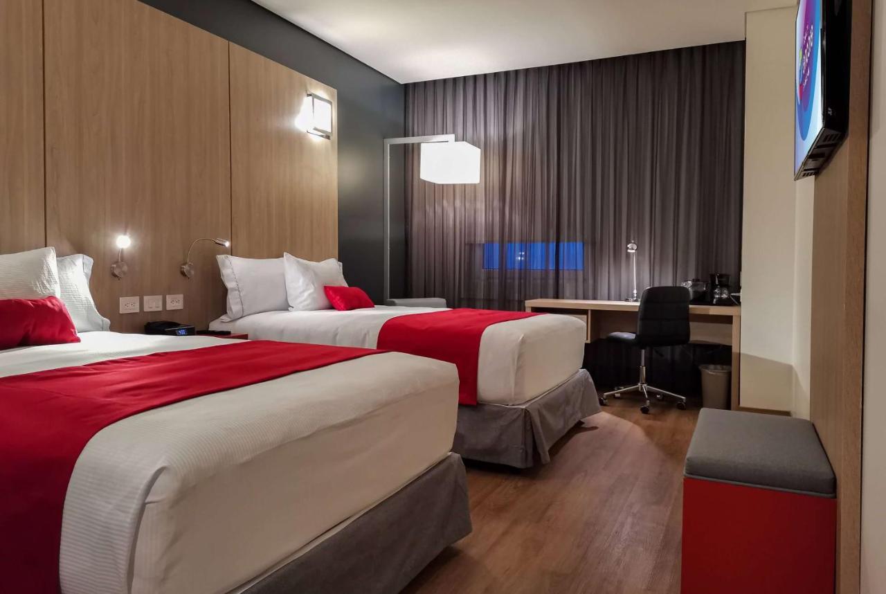 Ramada Encore by Wyndham Guadalajara Aeropuerto Las Pintas Bagian luar foto