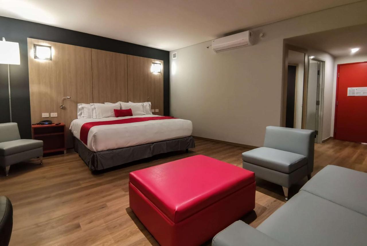 Ramada Encore by Wyndham Guadalajara Aeropuerto Las Pintas Bagian luar foto